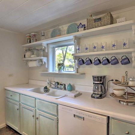 Coastal, Walkable Home In Historic Southport! Exterior photo