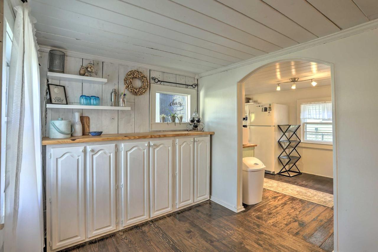 Coastal, Walkable Home In Historic Southport! Exterior photo