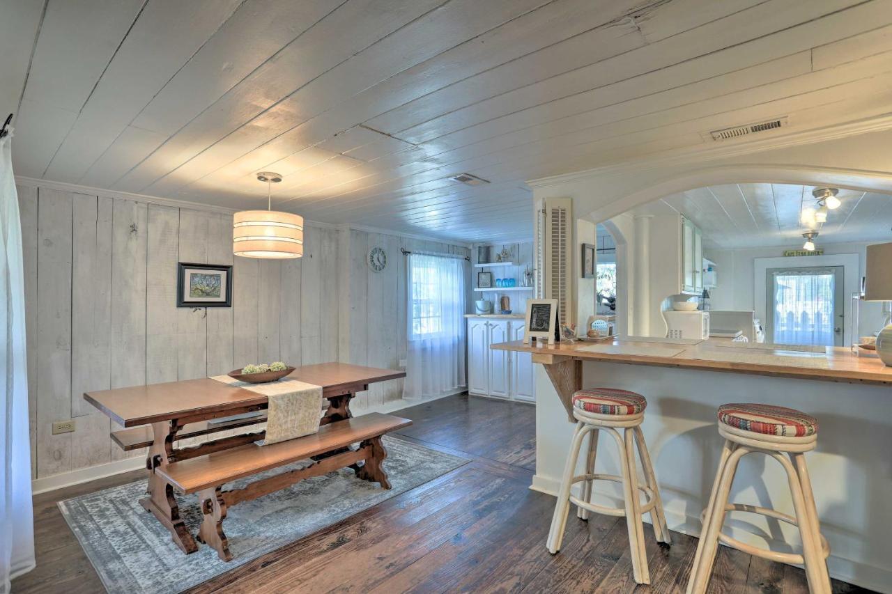 Coastal, Walkable Home In Historic Southport! Exterior photo