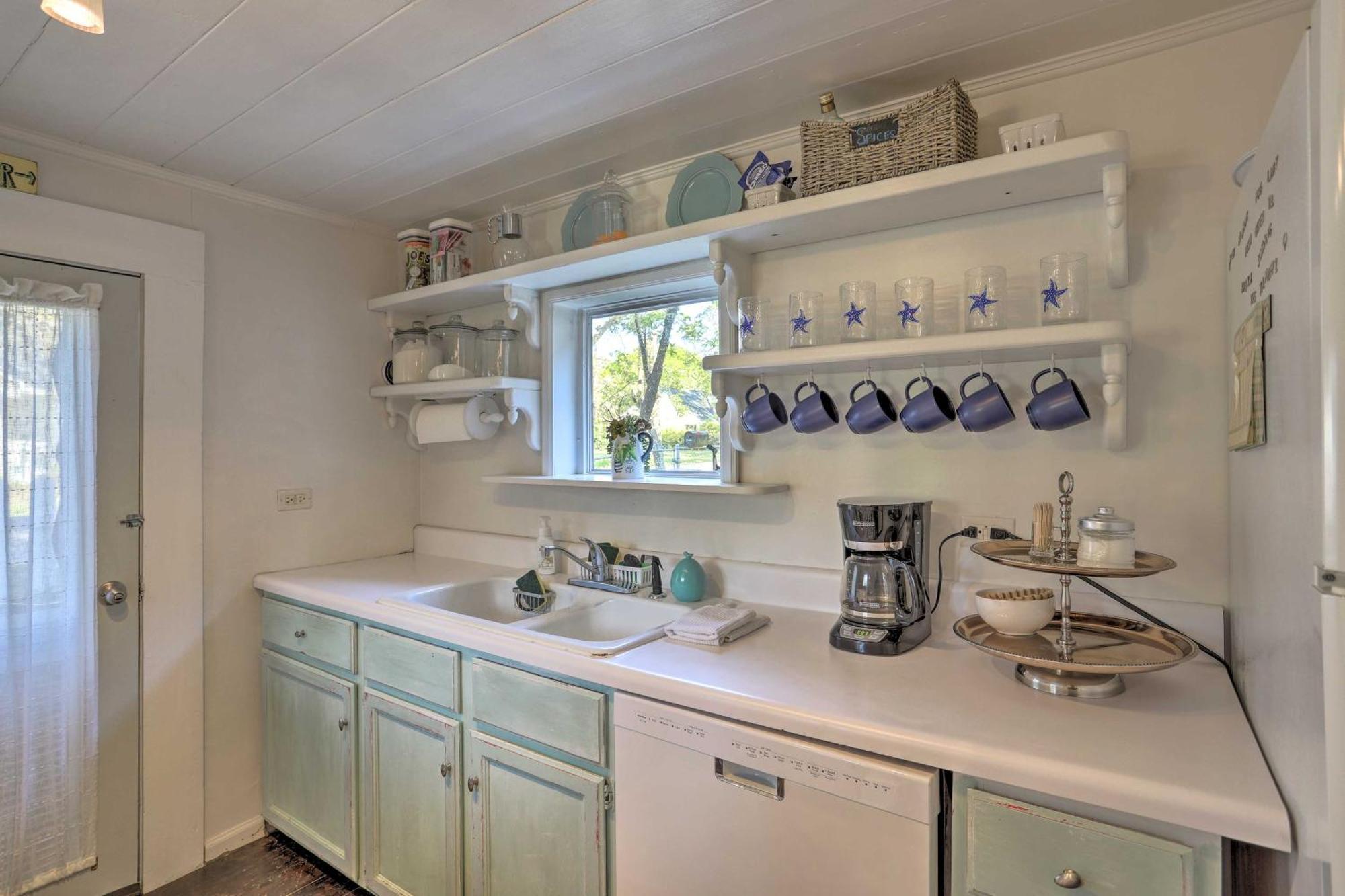 Coastal, Walkable Home In Historic Southport! Exterior photo